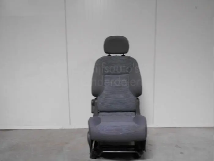 Seat, right Peugeot Partner