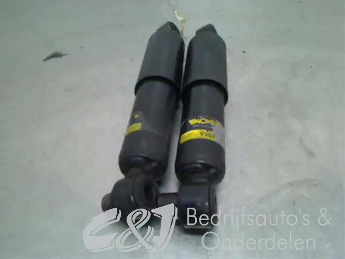 Fronts shock absorber, left Opel Movano