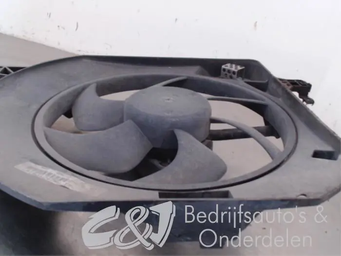 Kühlgebläsegehäuse Opel Vivaro