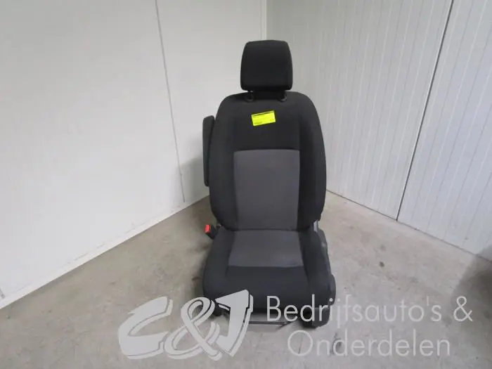 Seat, left Peugeot Expert